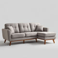 Jasnoszara sofa narożna z prawostronnym szezlongiem, tapicerowana tkaniną, drewniane nogi, 230 × 150 × 88 cm