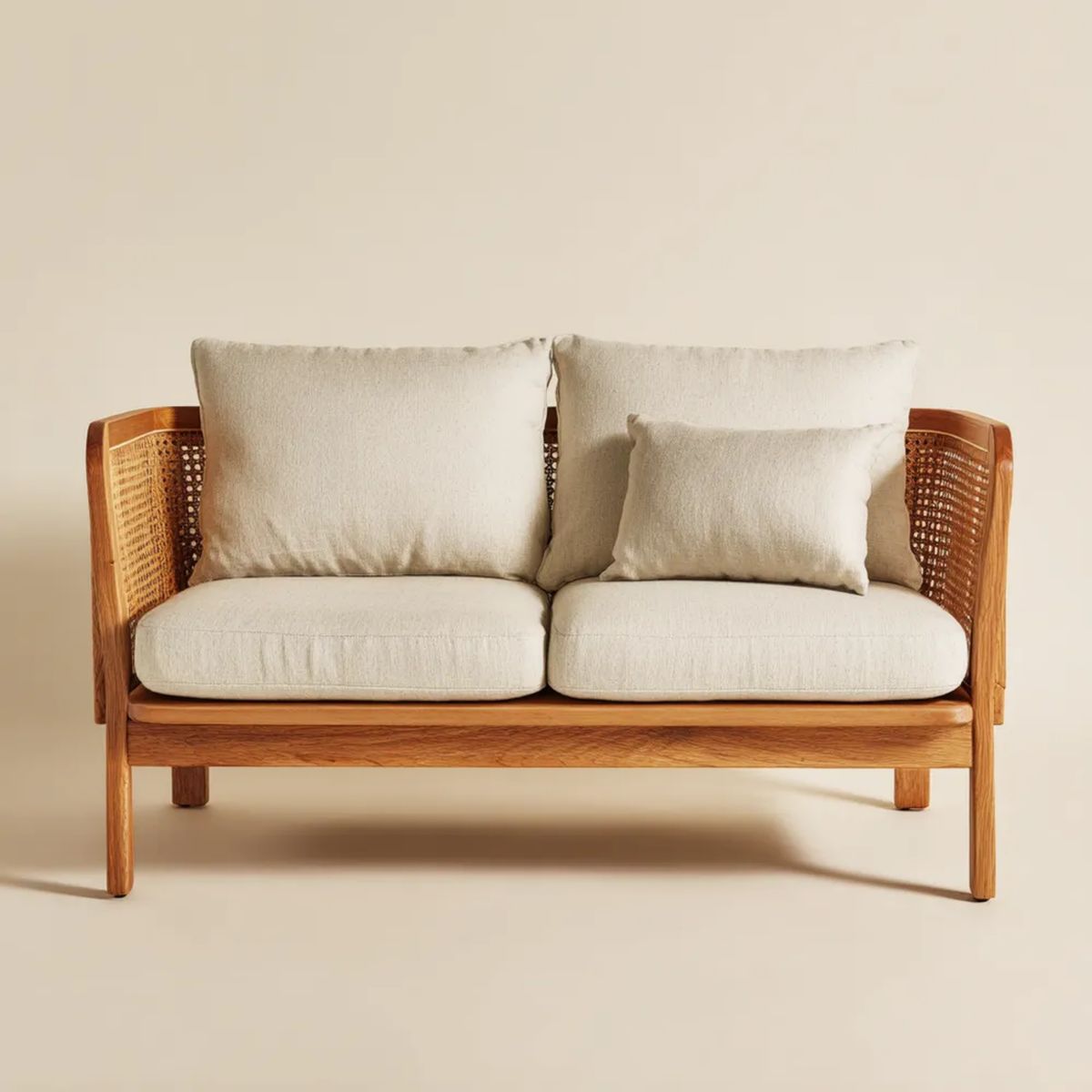 Dwuosobowa sofa kremowa z drewna i rattanu, 145 × 75 × 78 cm